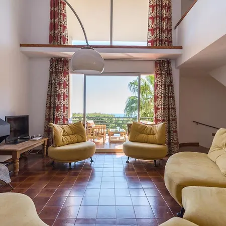 度假居 Sleeps 8 Pool 塔马留